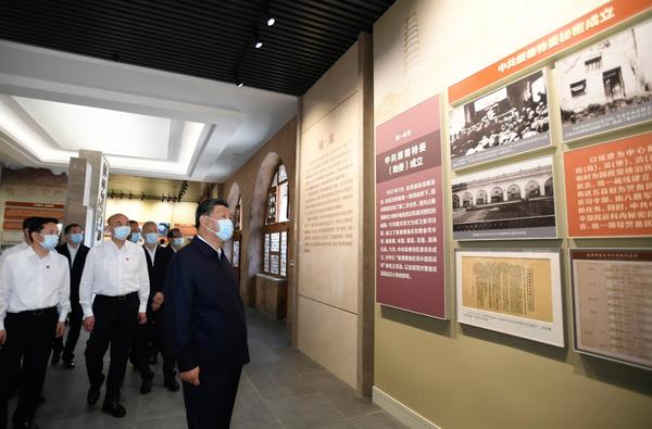 2021年9月14日,习近平在中共绥德地委旧址考察。